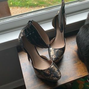Gently used super tall platform pointed toe stiletto